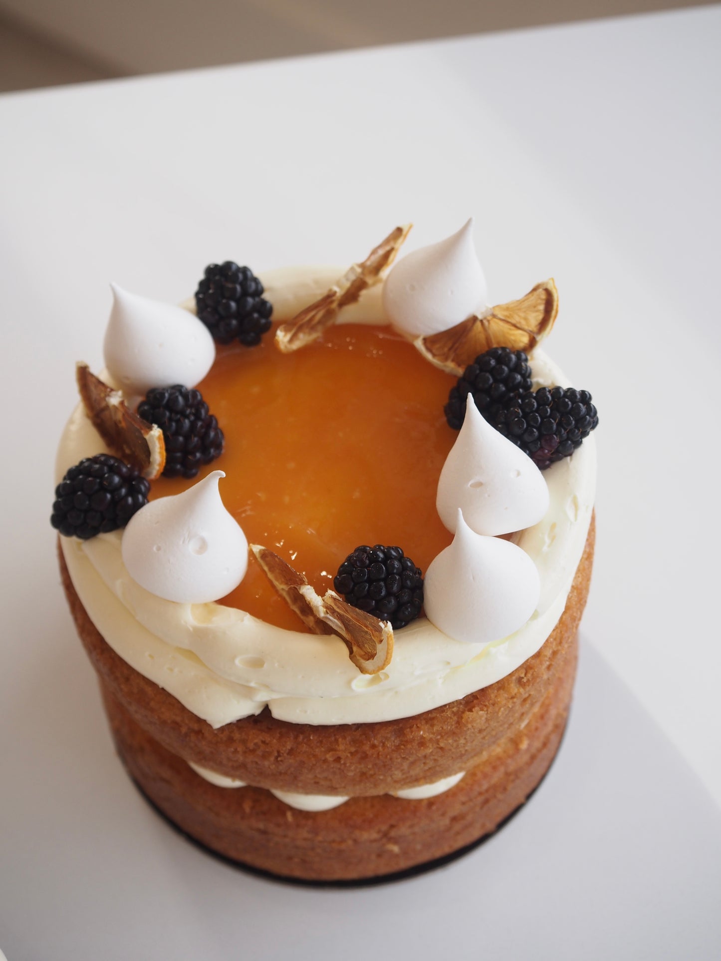 Vanilla Cake with Lemon Curd