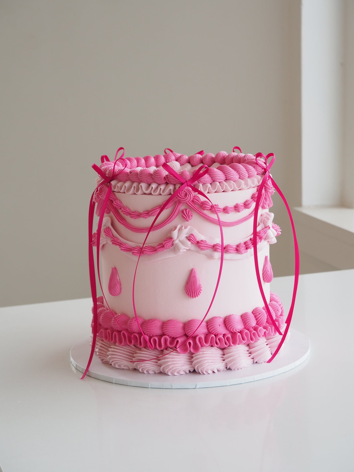 Dainty Vintage Cake