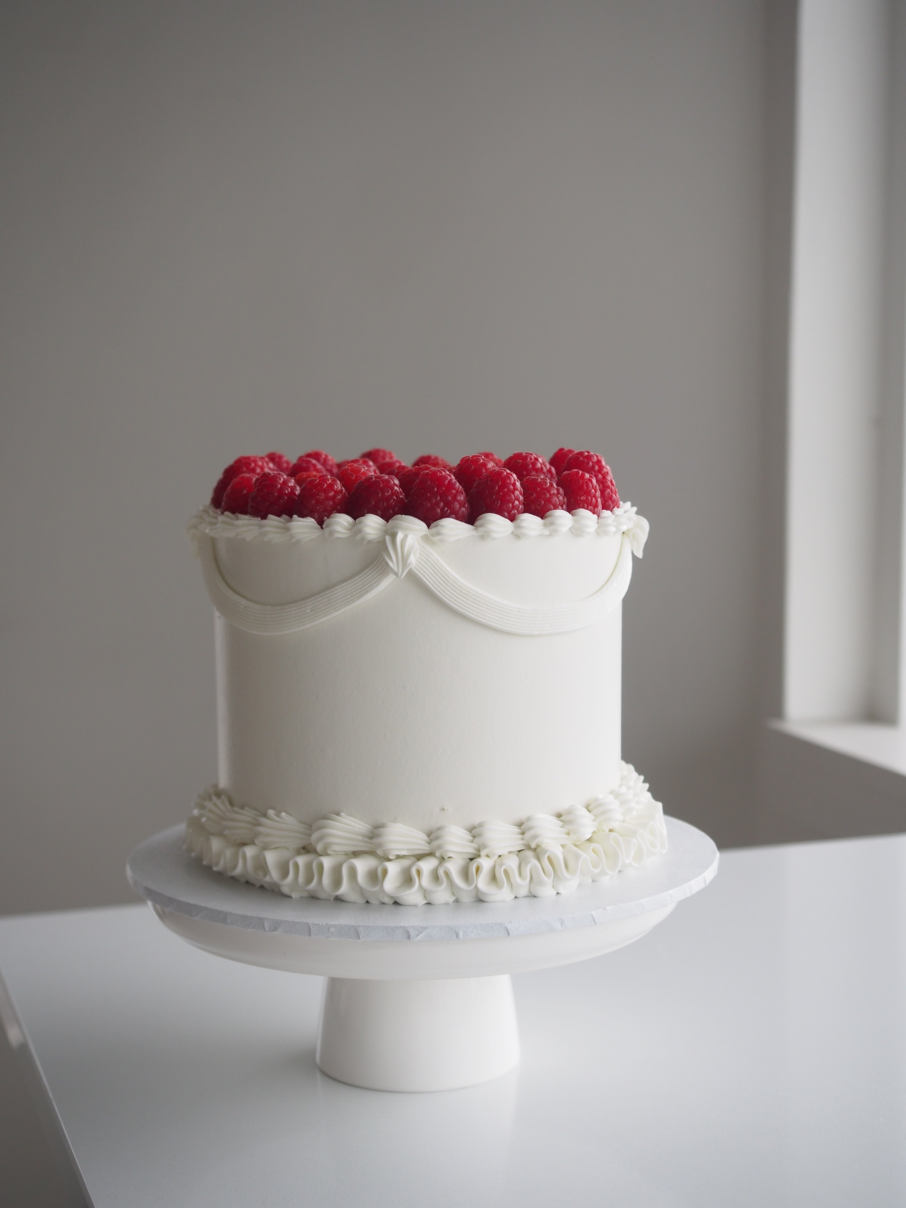 Cake With Raspberry On Top Very Raspberry Retro cake – Loveit Cakes