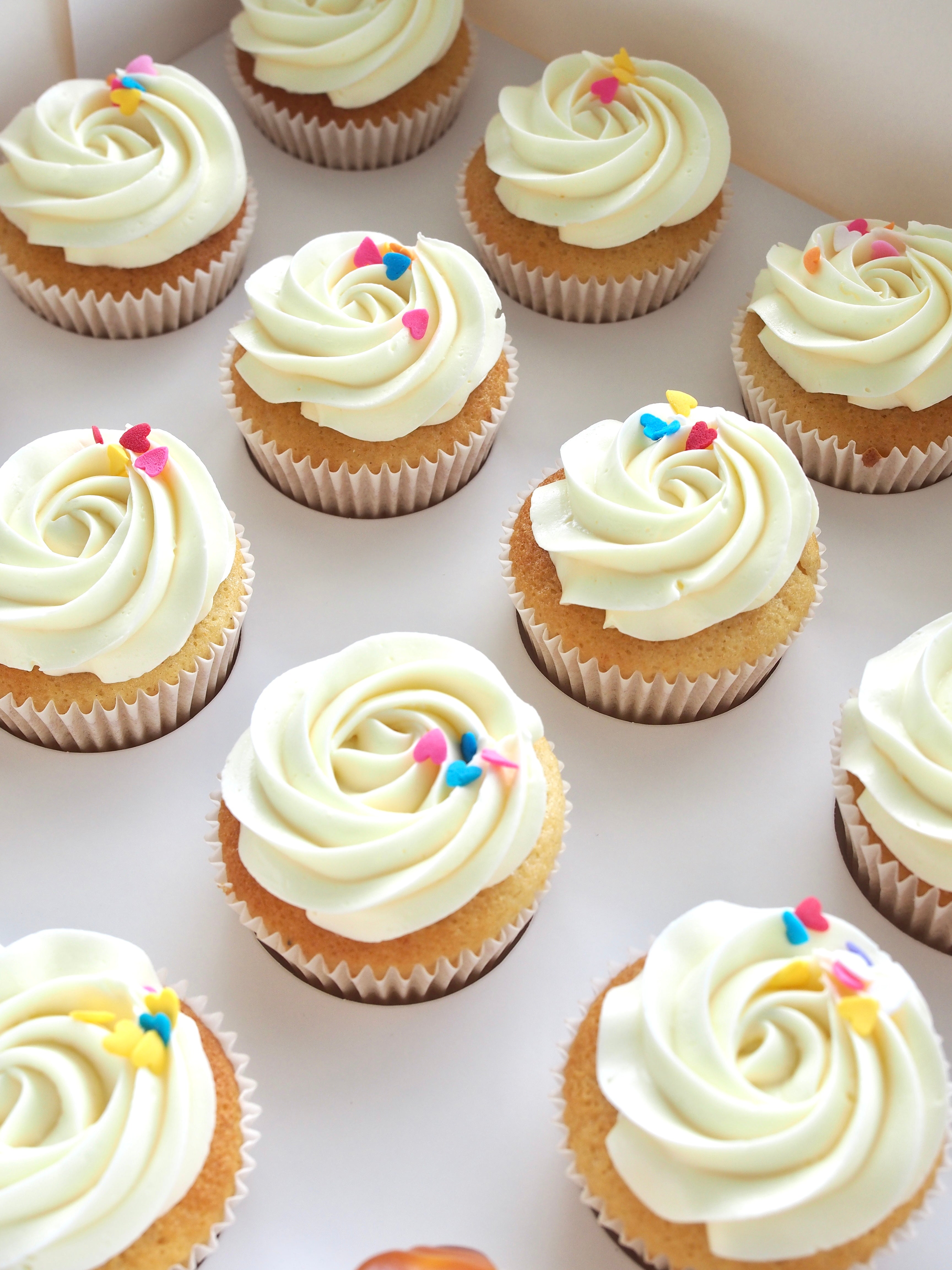 Cafe Cupcake Vanilla Loveit Cakes cafe-cupcake-vanilla-loveit-cakes